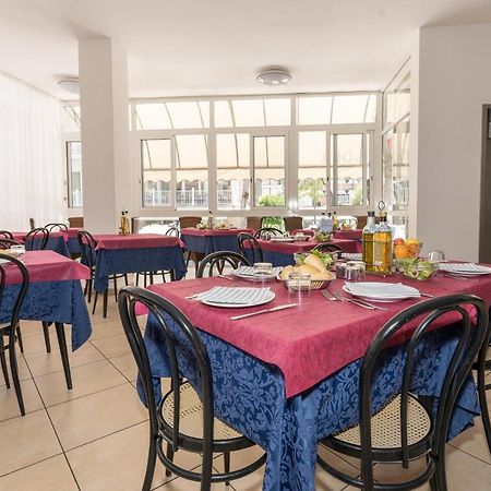 Hotel Villa Isola Rimini Bagian luar foto