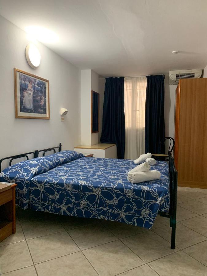 Hotel Villa Isola Rimini Bagian luar foto