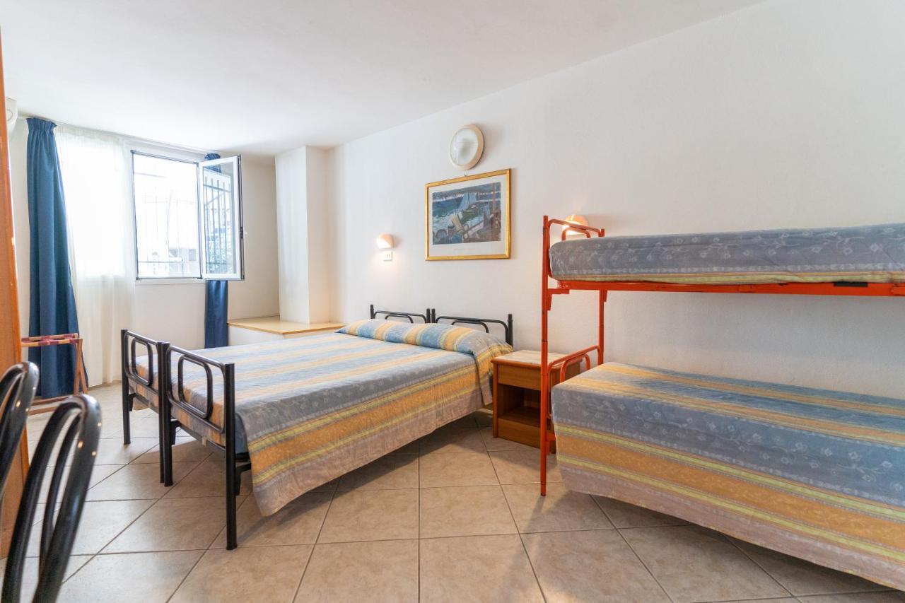 Hotel Villa Isola Rimini Bagian luar foto