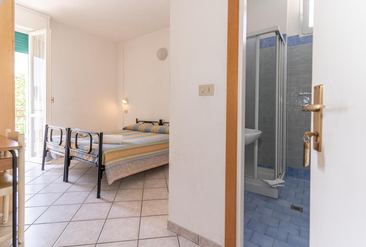 Hotel Villa Isola Rimini Bagian luar foto