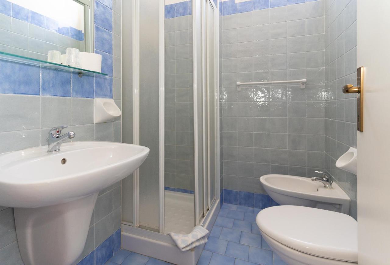 Hotel Villa Isola Rimini Bagian luar foto