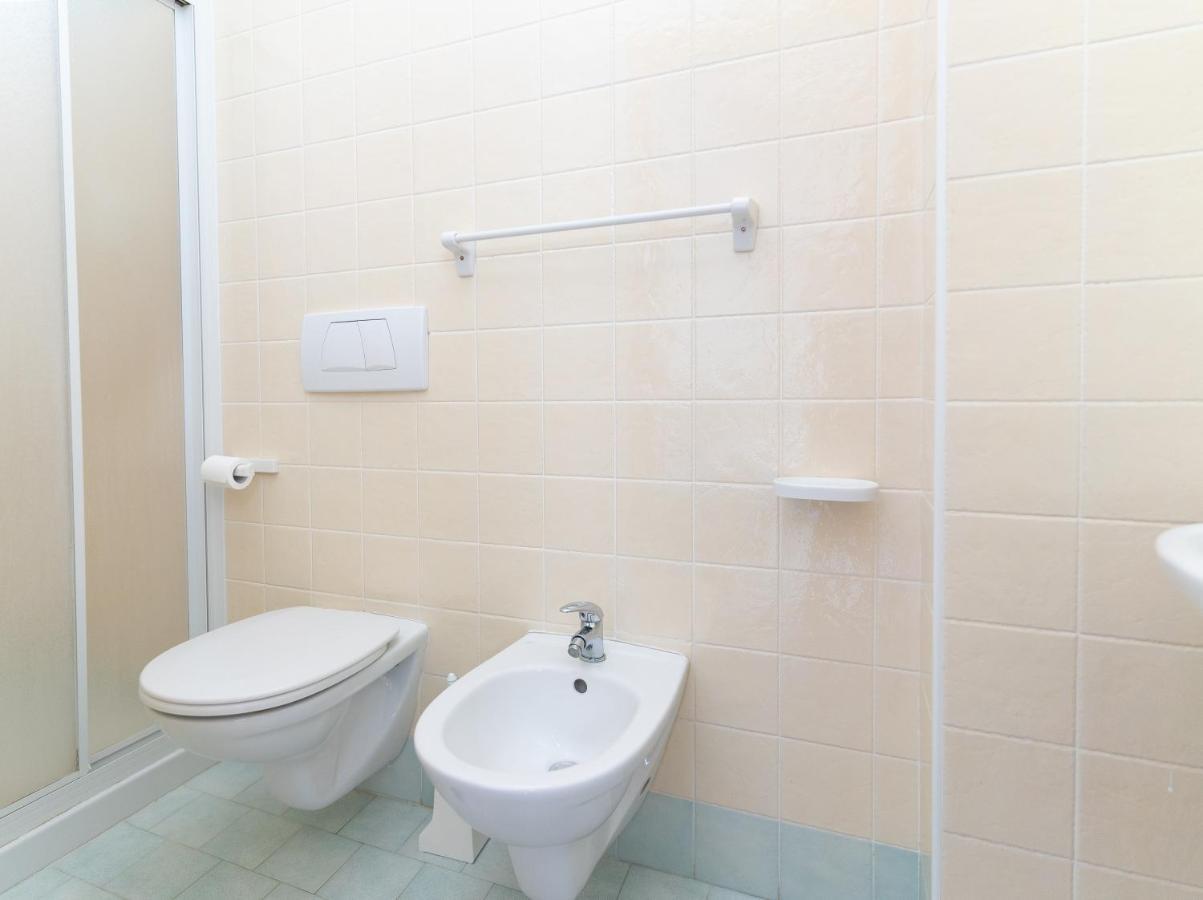 Hotel Villa Isola Rimini Bagian luar foto