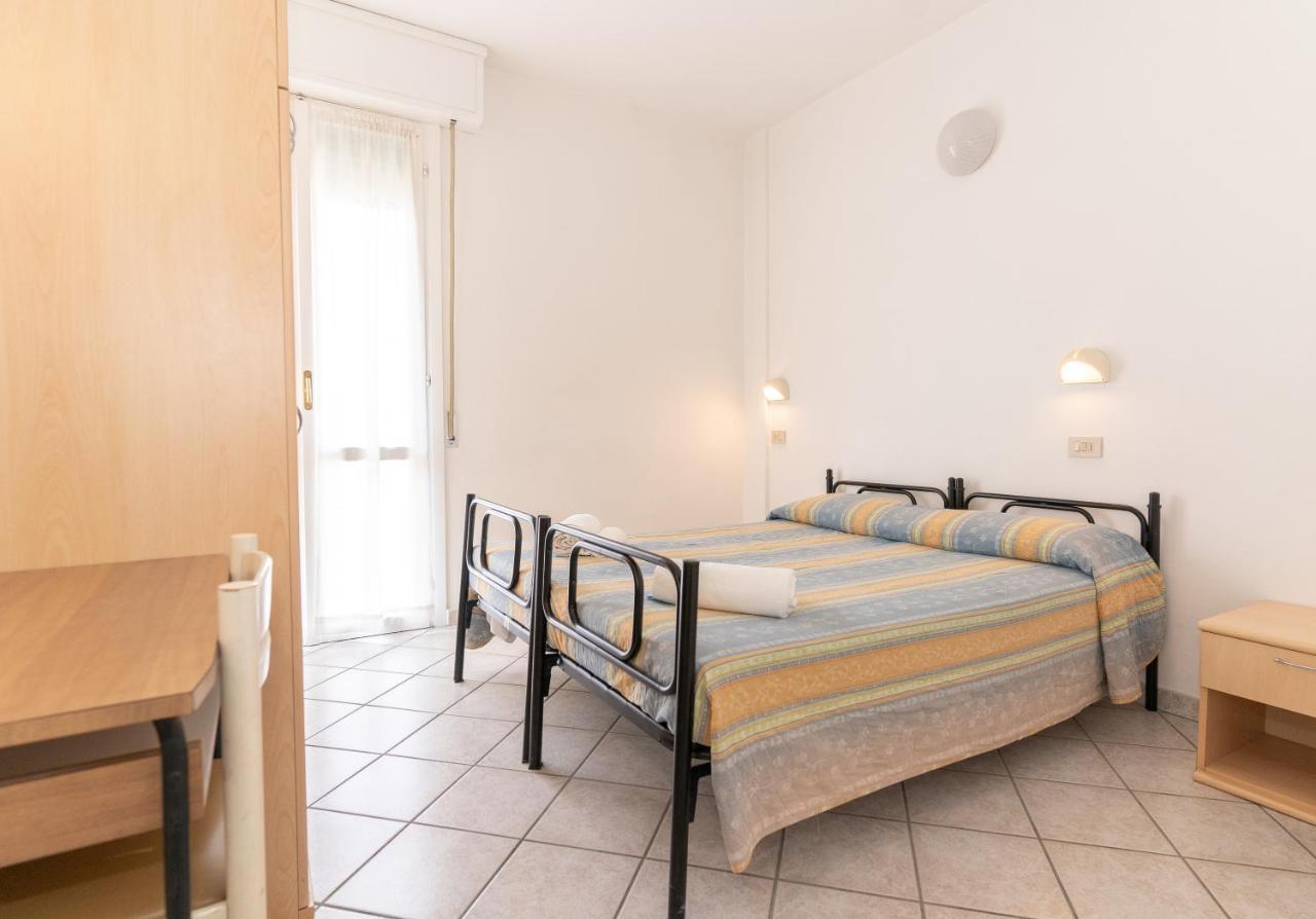 Hotel Villa Isola Rimini Bagian luar foto